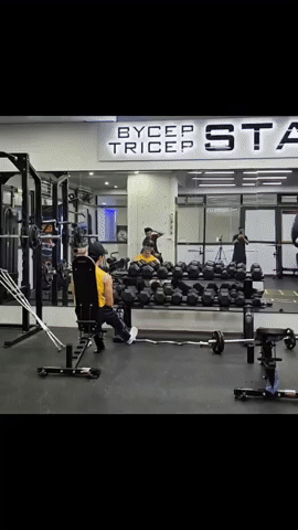 Theo chồng đi tập trị liệu sau ca mổ, Á hậu Phương Nga tranh thủ tập boxing khiến netizen "rén" thay Bình An- Ảnh 2.