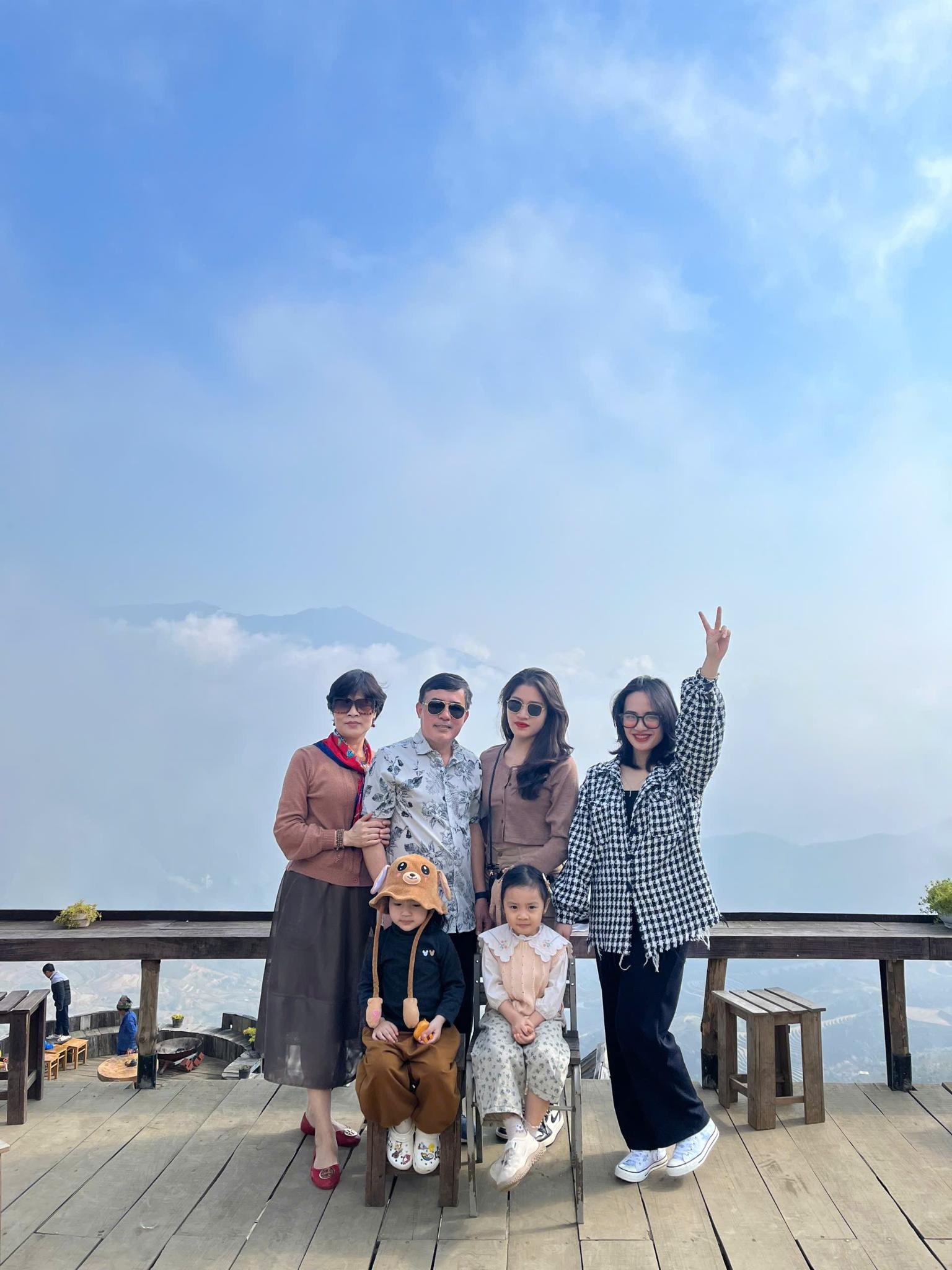 Từ Hà Nội đến Sơn La: Triển lãm 95 năm Cờ Đảng soi đường chỉ cách một cái chạm tay- Ảnh 4.