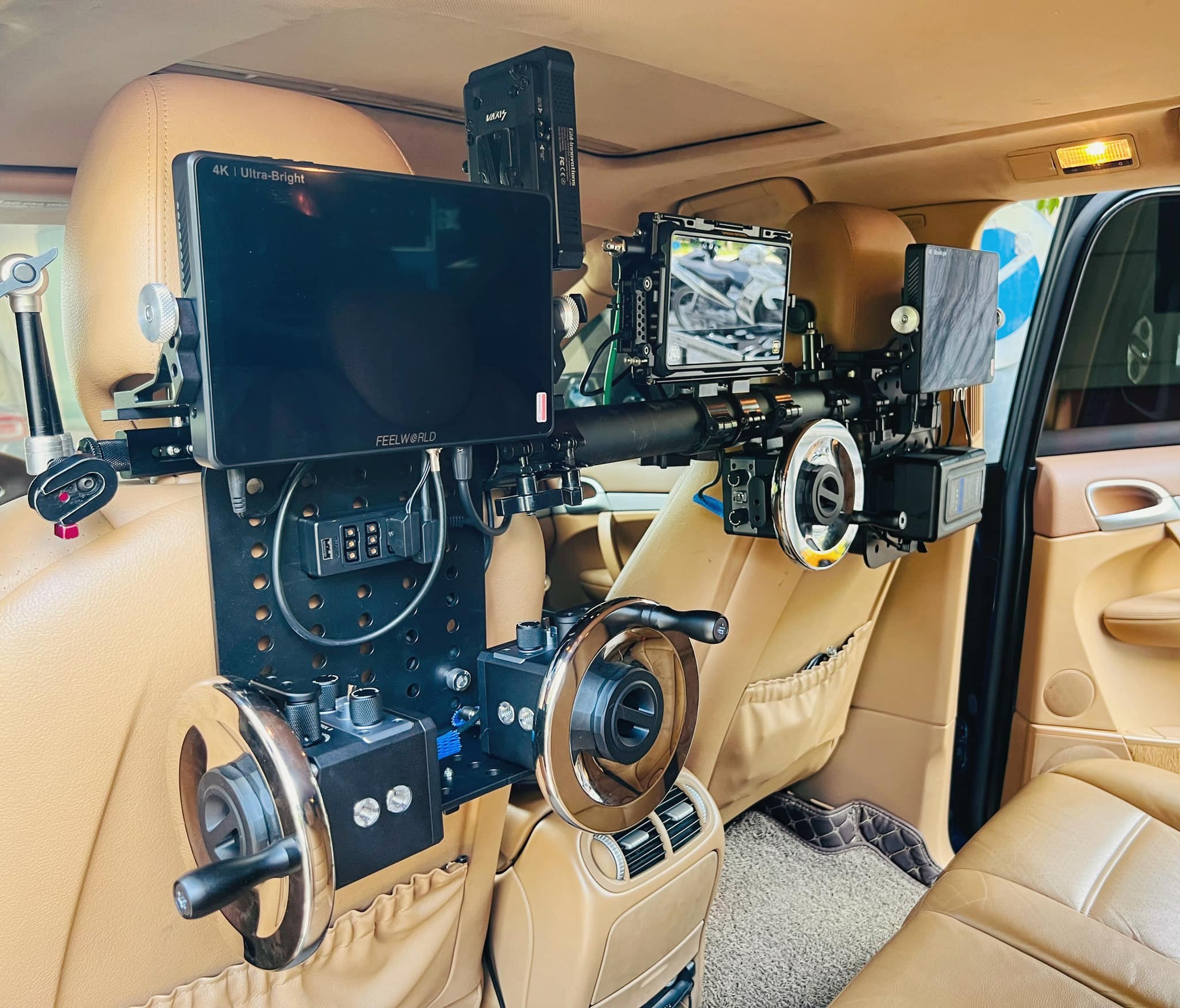 Dàn xe camera khủng của Lê Bảo Hân sẵn sàng phục vụ A80: Đoàn làm phim Fast & Furious cũng có xe tương tự- Ảnh 11.