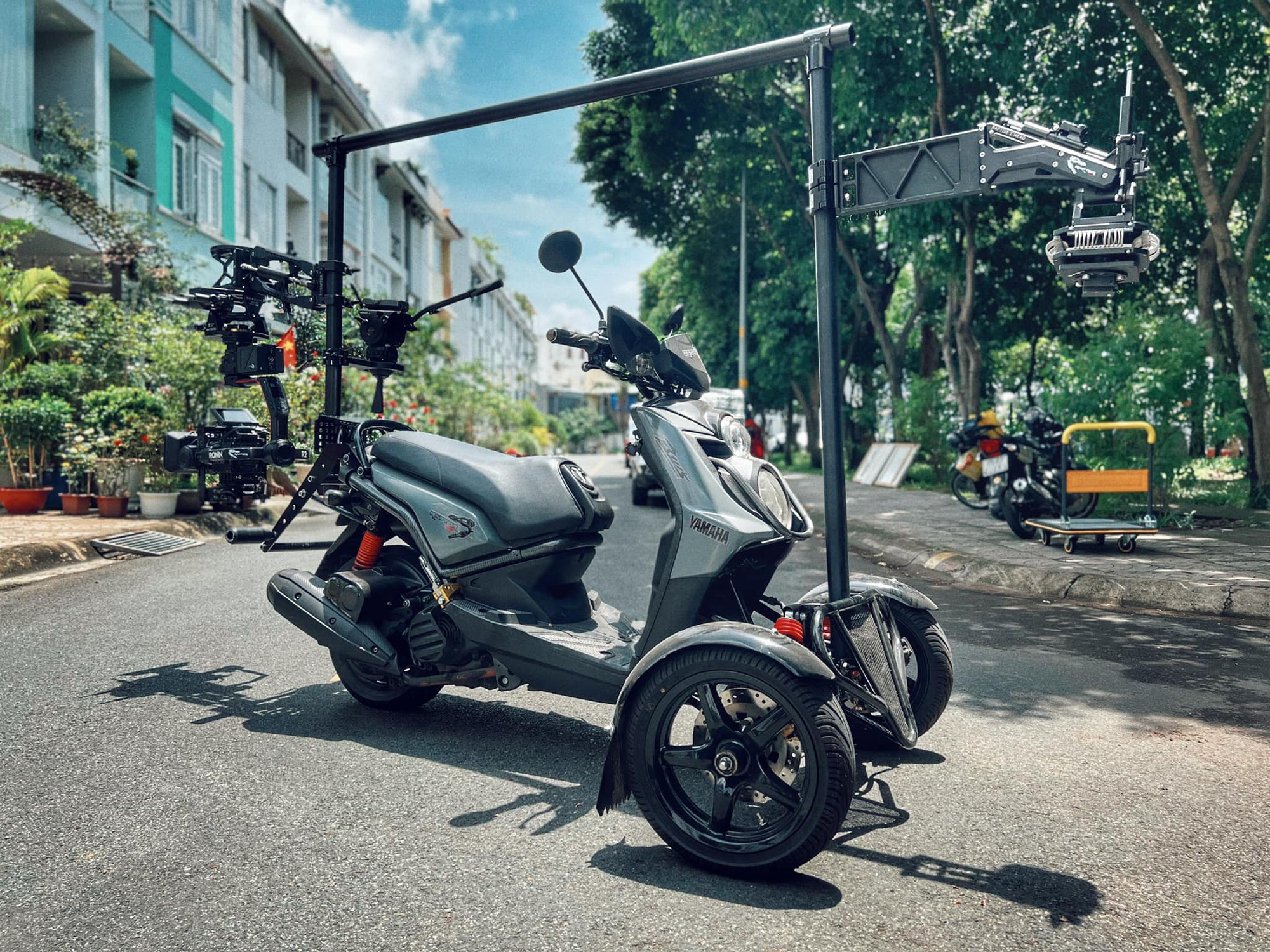 Dàn xe camera khủng của Lê Bảo Hân sẵn sàng phục vụ A80: Đoàn làm phim Fast & Furious cũng có xe tương tự- Ảnh 14.