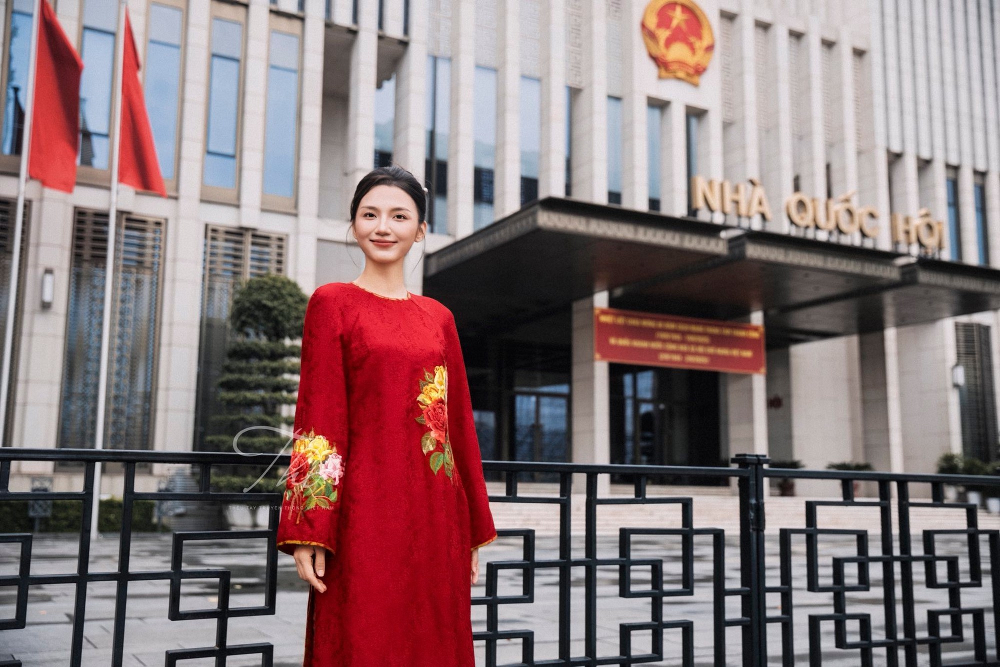 Sau A80, áo dài đỏ tạo cơn sốt khắp MXH, và đây là  những mẫu áo đốn tim phái đẹp trong thời gian tới- Ảnh 9.