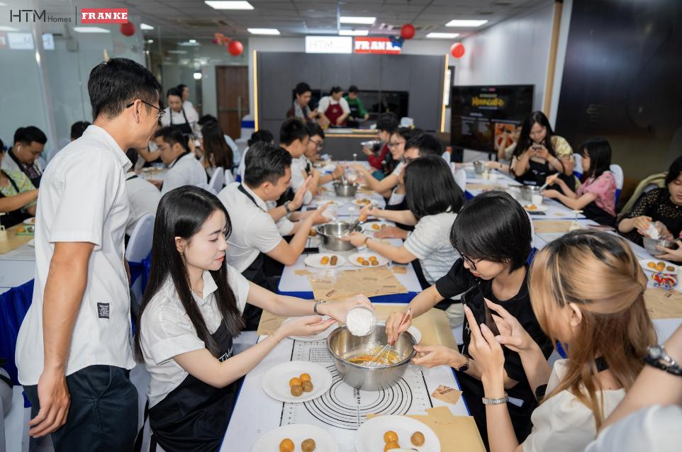 Cùng HTM Homes & FRANKE đưa tinh hoa truyền thống vào gian bếp chuẩn châu Âu qua workshop Mooncake- Ảnh 2. Cùng HTM Homes & FRANKE đưa tinh hoa truyền thống vào gian bếp chuẩn châu Âu qua workshop Mooncake- Ảnh 2.