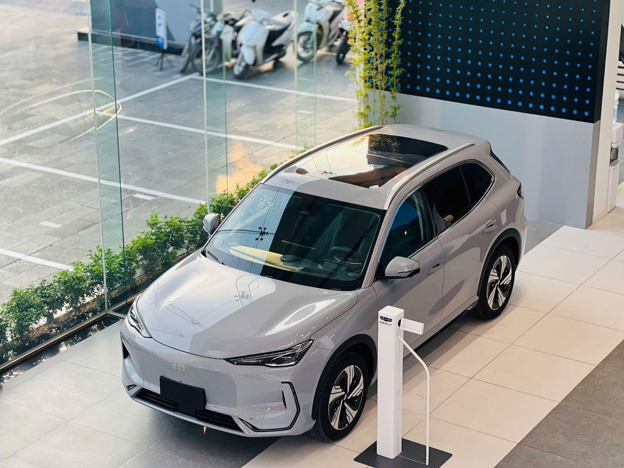 Geely Việt Nam mở rộng hệ thống lên 28 showroom, tung chính sách giá ưu đãi từ 499 triệu đồng trong tháng 9- Ảnh 3.