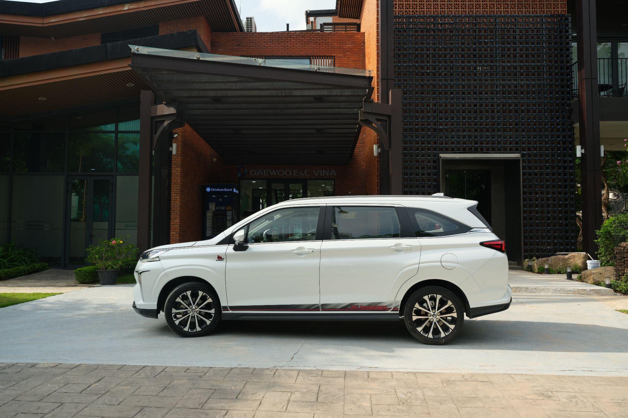 Toyota hỗ trợ lên tới 100% lệ phí trước bạ cùng nhiều ưu đãi hấp dẫn cho các mẫu xe bán chạy trong tháng 9- Ảnh 3.