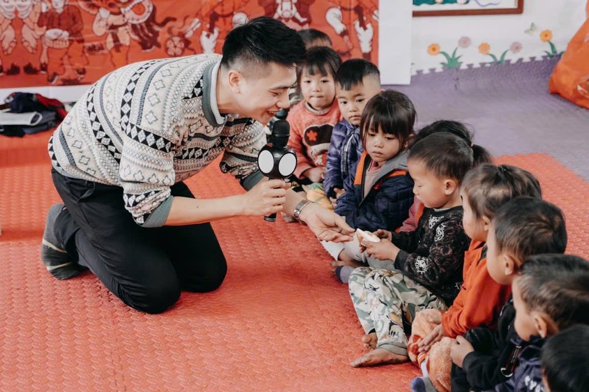 Chân dung MC - Trainer Đồng Thoại: Gương mặt "đa tài" của truyền hình và cộng đồng- Ảnh 3.