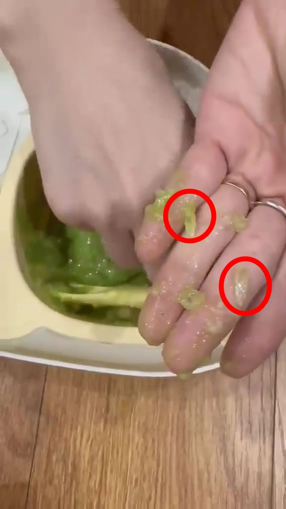 Hàng cháo dinh dưỡng nổi tiếng Hà Nội xin lỗi, ngừng bán sau video phát hiện dị vật nhựa hút hơn 11 triệu lượt xem- Ảnh 2. Hàng cháo dinh dưỡng nổi tiếng Hà Nội xin lỗi, ngừng bán sau video phát hiện dị vật nhựa hút hơn 11 triệu lượt xem- Ảnh 2.
