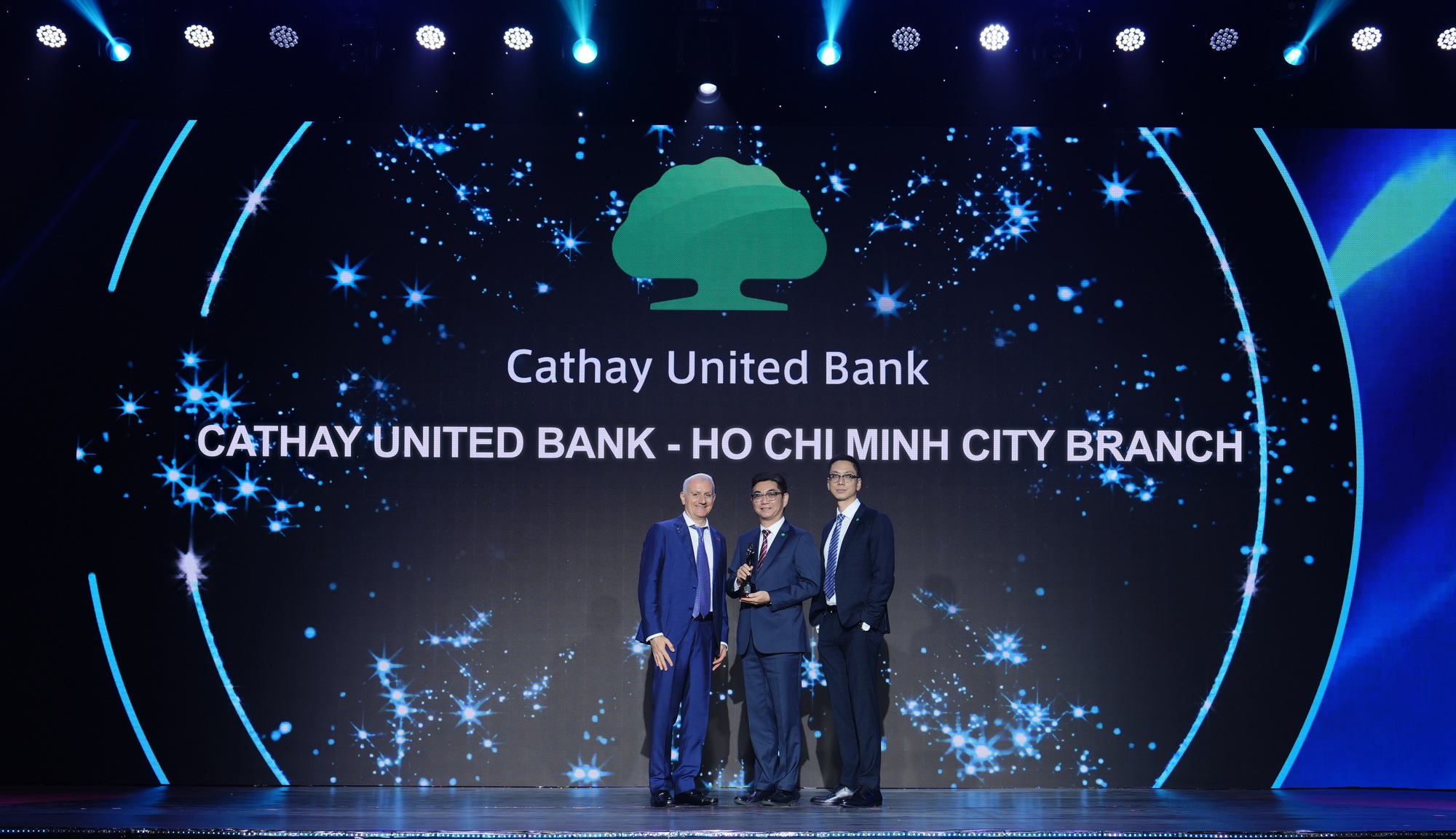 Ngân hàng Cathay United Bank nhận “cú đúp” giải thưởng tại HR Asia Awards 2025- Ảnh 2.