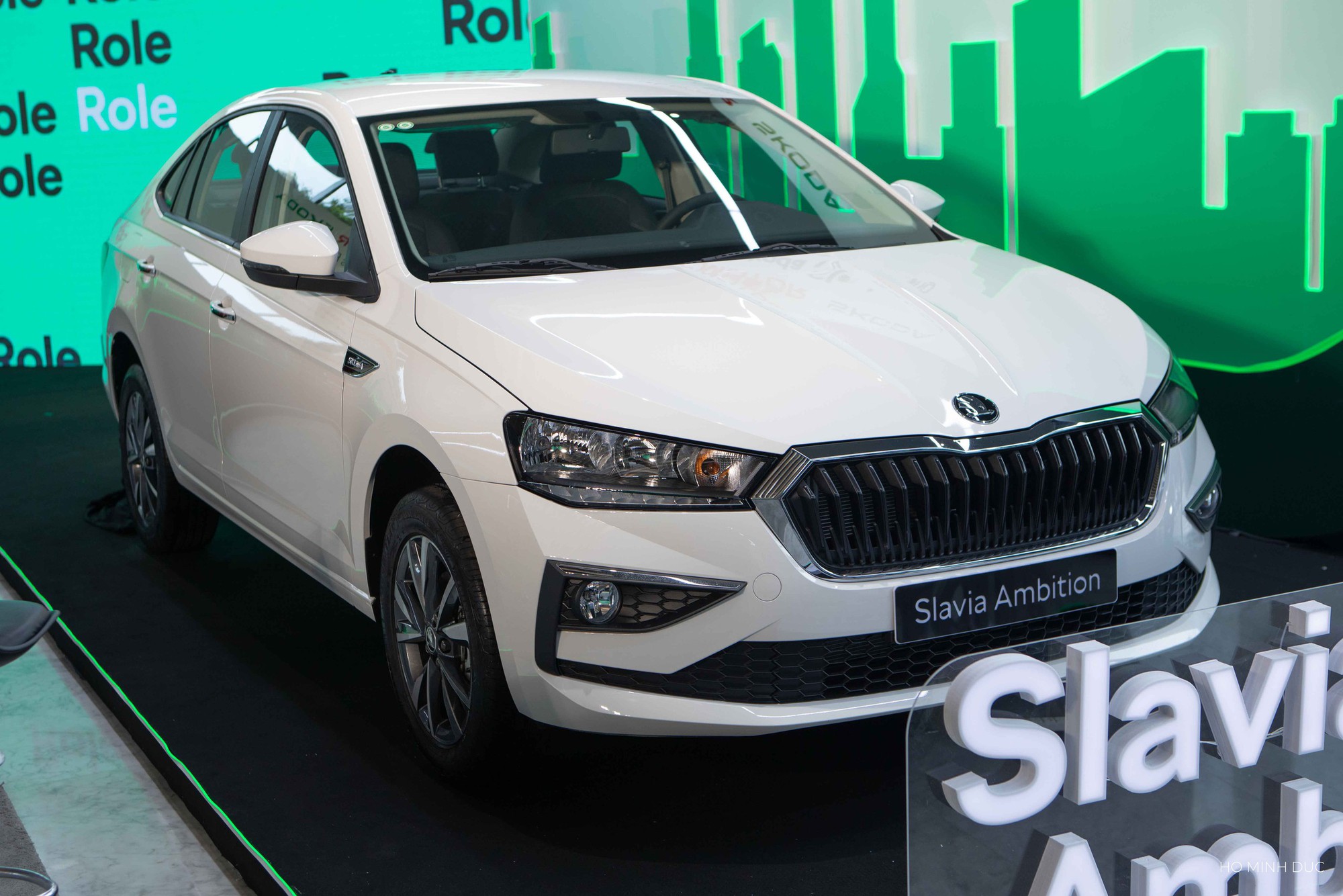 Skoda Slavia vừa ra mắt Việt Nam giá từ 421 triệu, có gì lạ mà chuyên gia "giật mình" khi lái thử?- Ảnh 1.