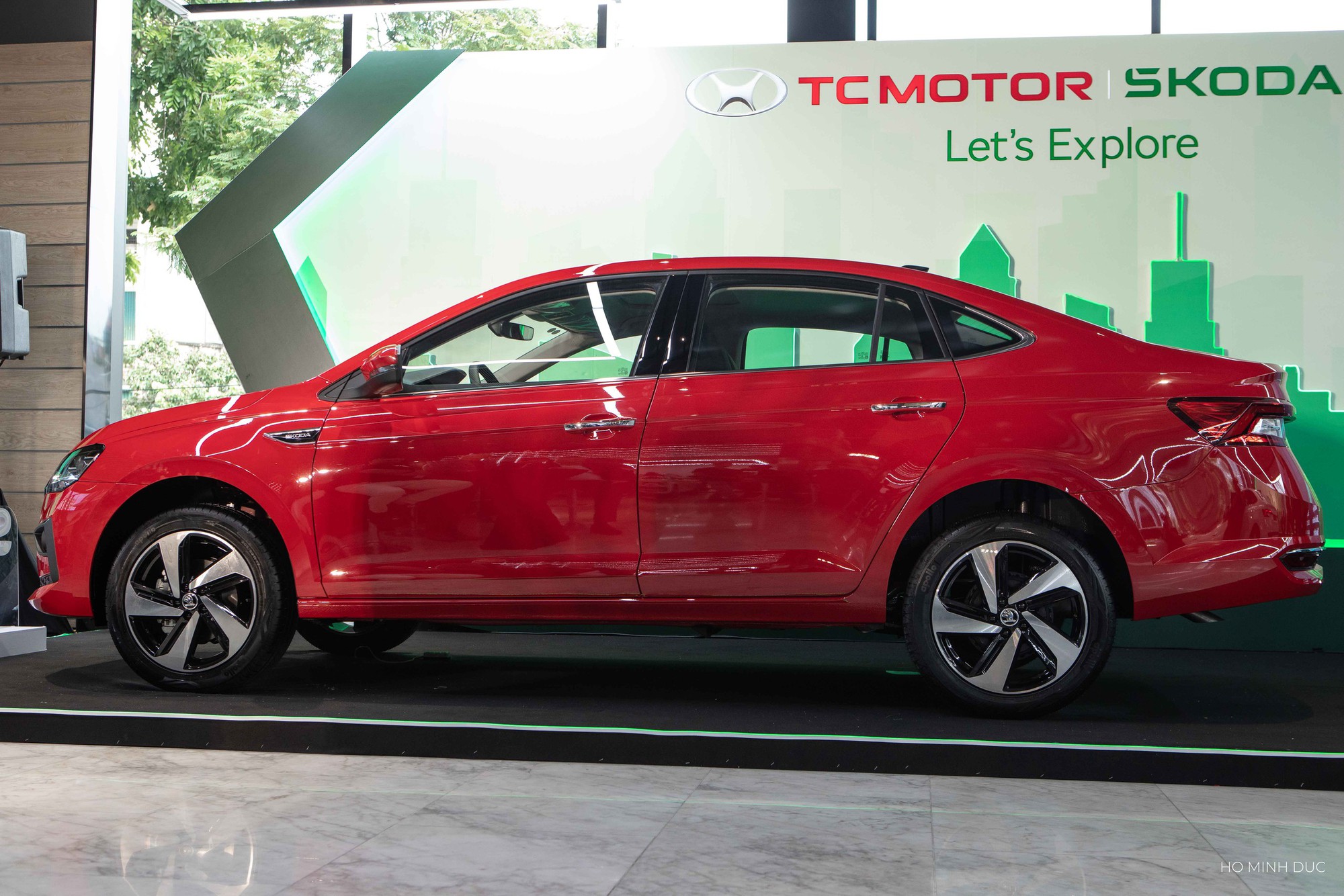 Skoda Slavia vừa ra mắt Việt Nam giá từ 421 triệu, có gì lạ mà chuyên gia "giật mình" khi lái thử?- Ảnh 2.