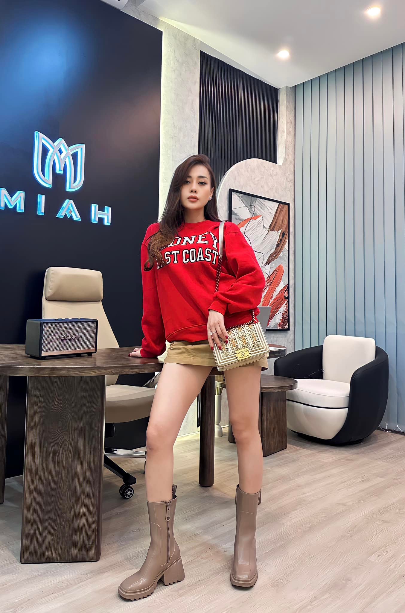 Túi hiệu của 4 "phú bà" trong phim giờ vàng: Bị đồ là "mượn của Phương Oanh"- Ảnh 11.