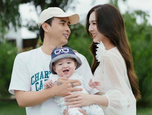 Ảnh cưới của nam ca sĩ Vbiz và vợ kém 17 tuổi: Visual cô dâu "đỉnh nóc kịch trần", xinh hơn Hoa hậu!- Ảnh 12.
