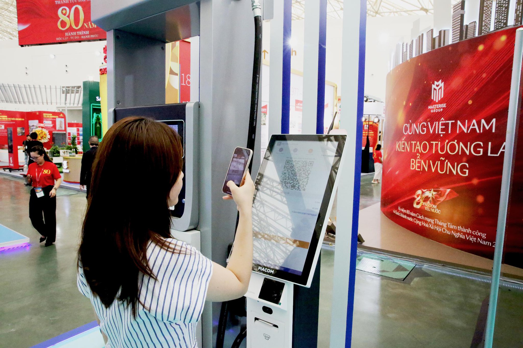 Giới thiệu mô hình 'Cửa hàng xăng dầu tự động' tại Triển lãm Quốc gia 80 năm Quốc khánh- Ảnh 4.