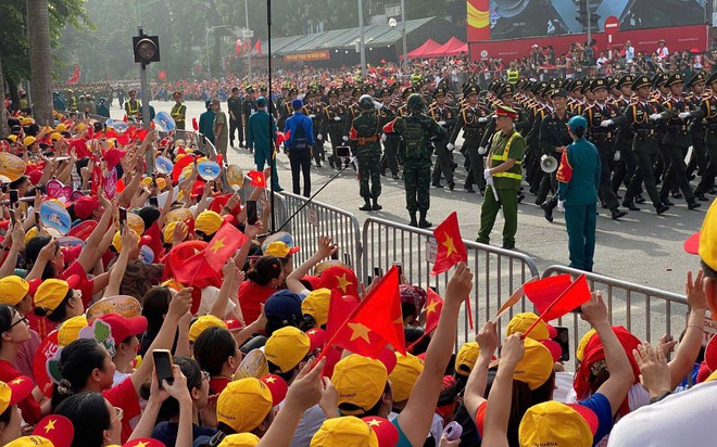 Hành động thiết thực của một thương hiệu sức khỏe tại sự kiện diễu binh- Ảnh 1.