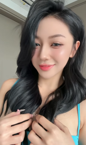 Vừa khóc than trên live, Trần Hà Linh nhanh chóng quay về đường đua, công khai "xin" Top 1- Ảnh 2.
