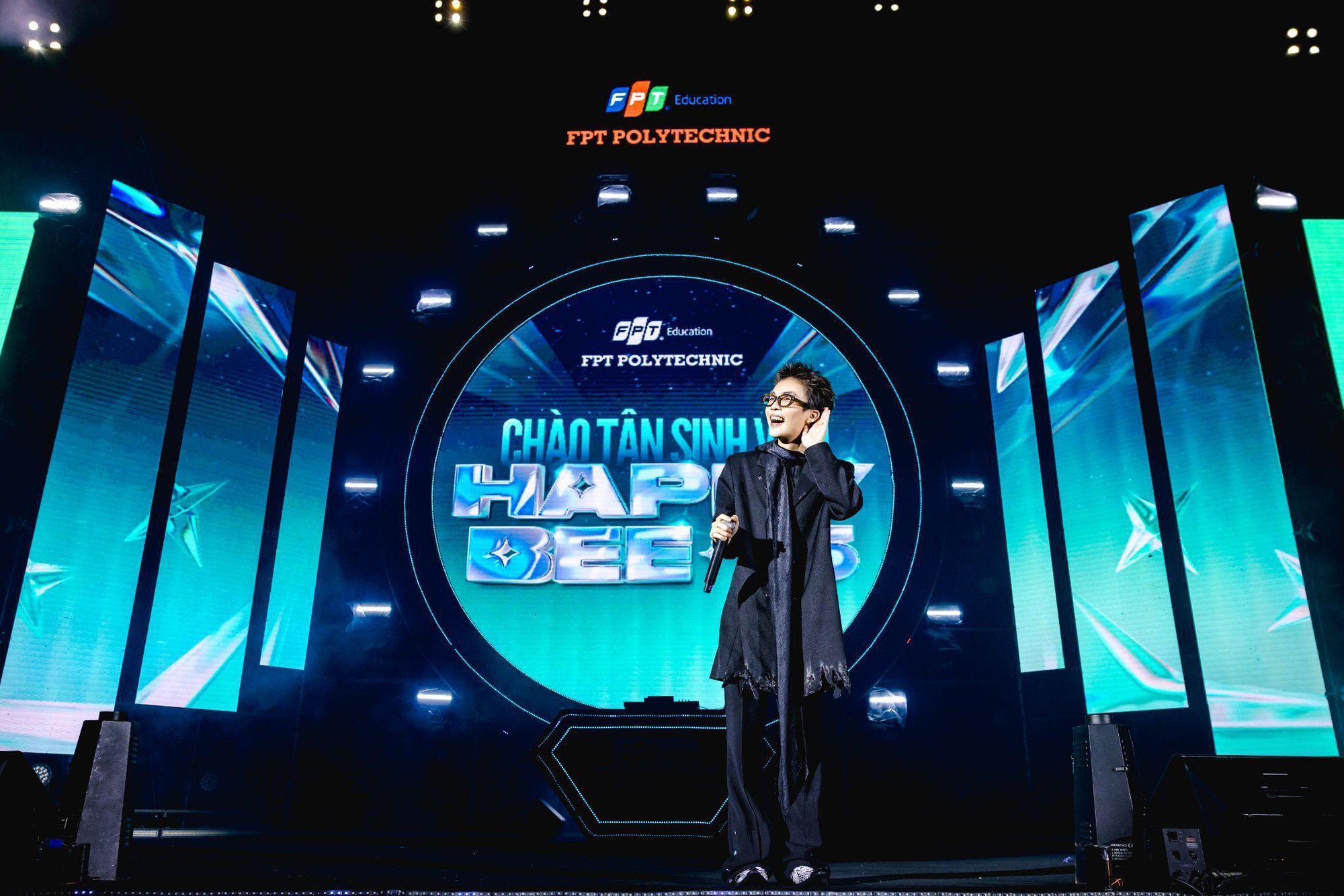 Hòa Minzy, RHYDER cùng dàn nghệ sĩ “quẩy” hết cỡ trong đêm nhạc Chào tân sinh viên 15 tại Đà Nẵng- Ảnh 2.