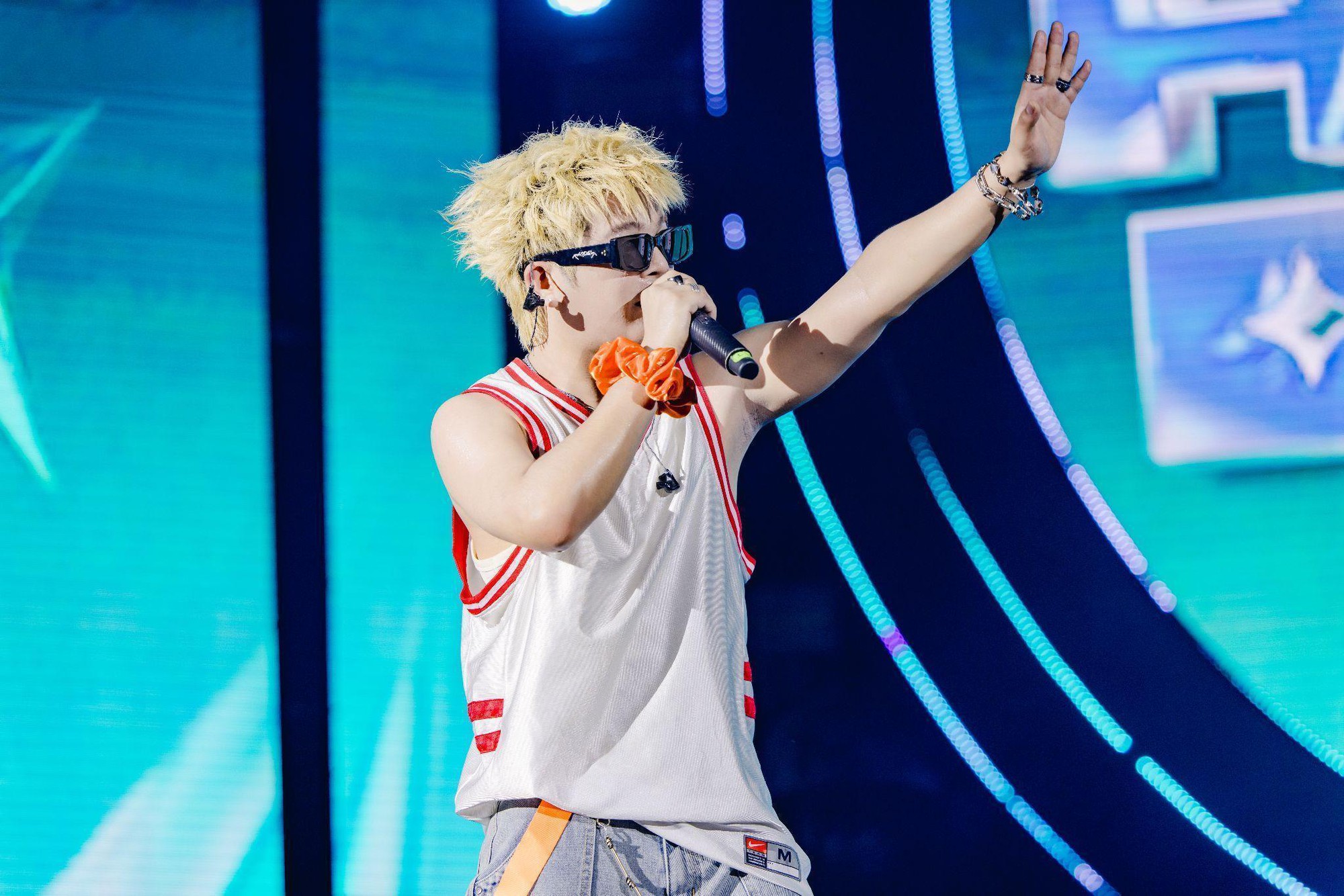 Hòa Minzy, RHYDER cùng dàn nghệ sĩ “quẩy” hết cỡ trong đêm nhạc Chào tân sinh viên 15 tại Đà Nẵng- Ảnh 4.