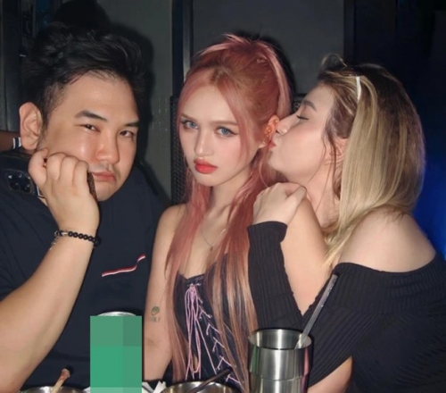 Hot girl lai Tây tung ảnh check-in với Xemesis- Ảnh 4.