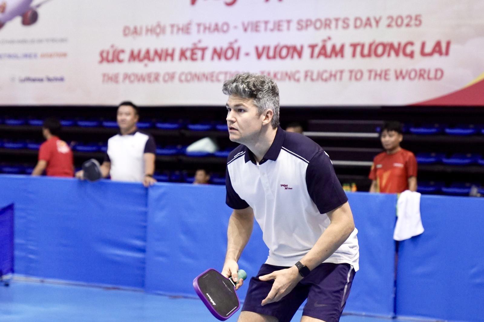 Khoảnh khắc đáng nhớ của các “chiến binh bầu trời” tại Vietjet Sports Day 2025- Ảnh 14. Khoảnh khắc đáng nhớ của các “chiến binh bầu trời” tại Vietjet Sports Day 2025- Ảnh 14.