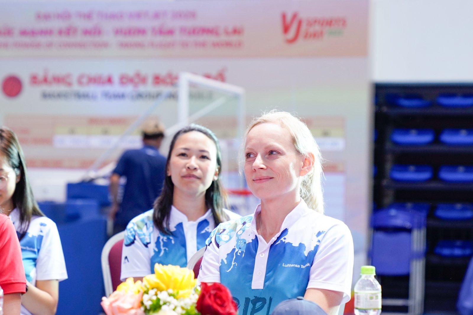 Khoảnh khắc đáng nhớ của các “chiến binh bầu trời” tại Vietjet Sports Day 2025- Ảnh 19. Khoảnh khắc đáng nhớ của các “chiến binh bầu trời” tại Vietjet Sports Day 2025- Ảnh 19.