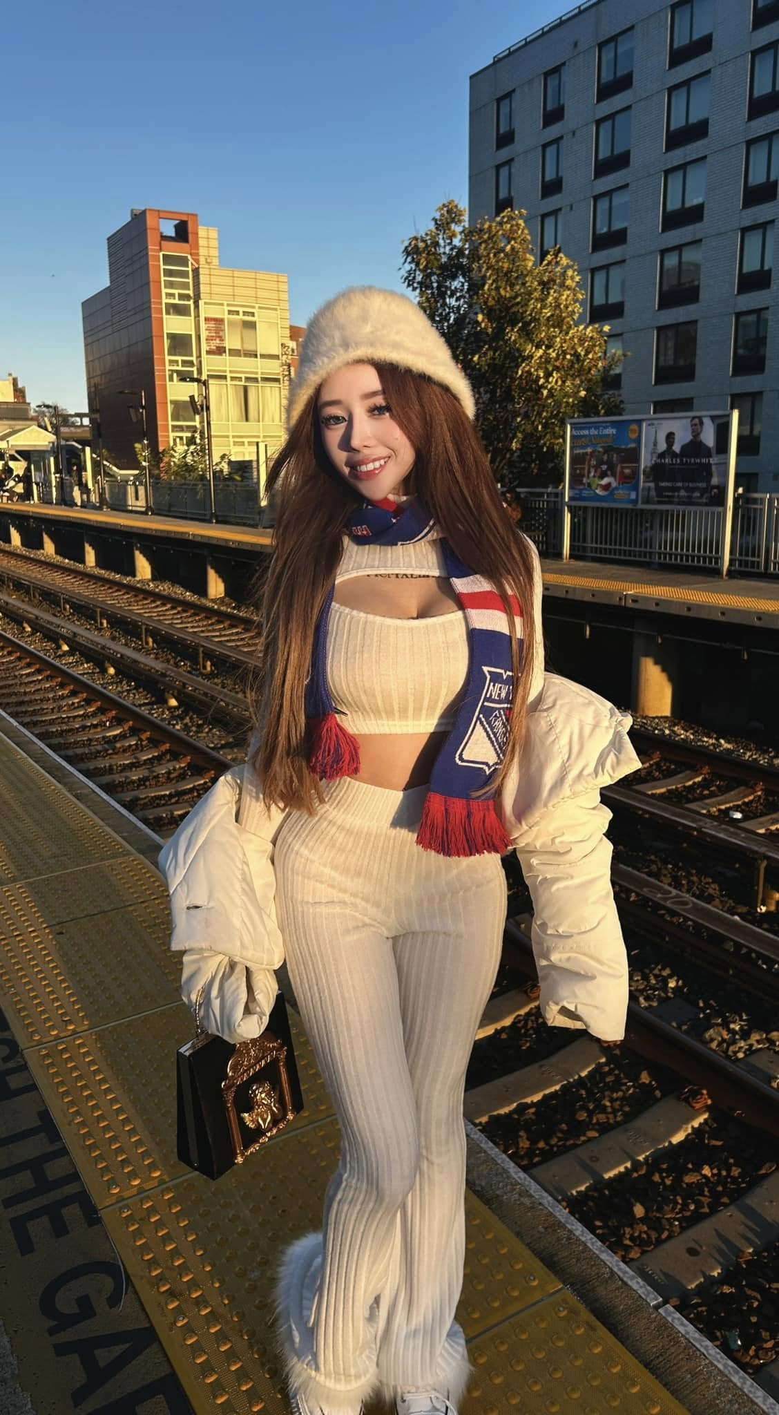photo-1757993879112
