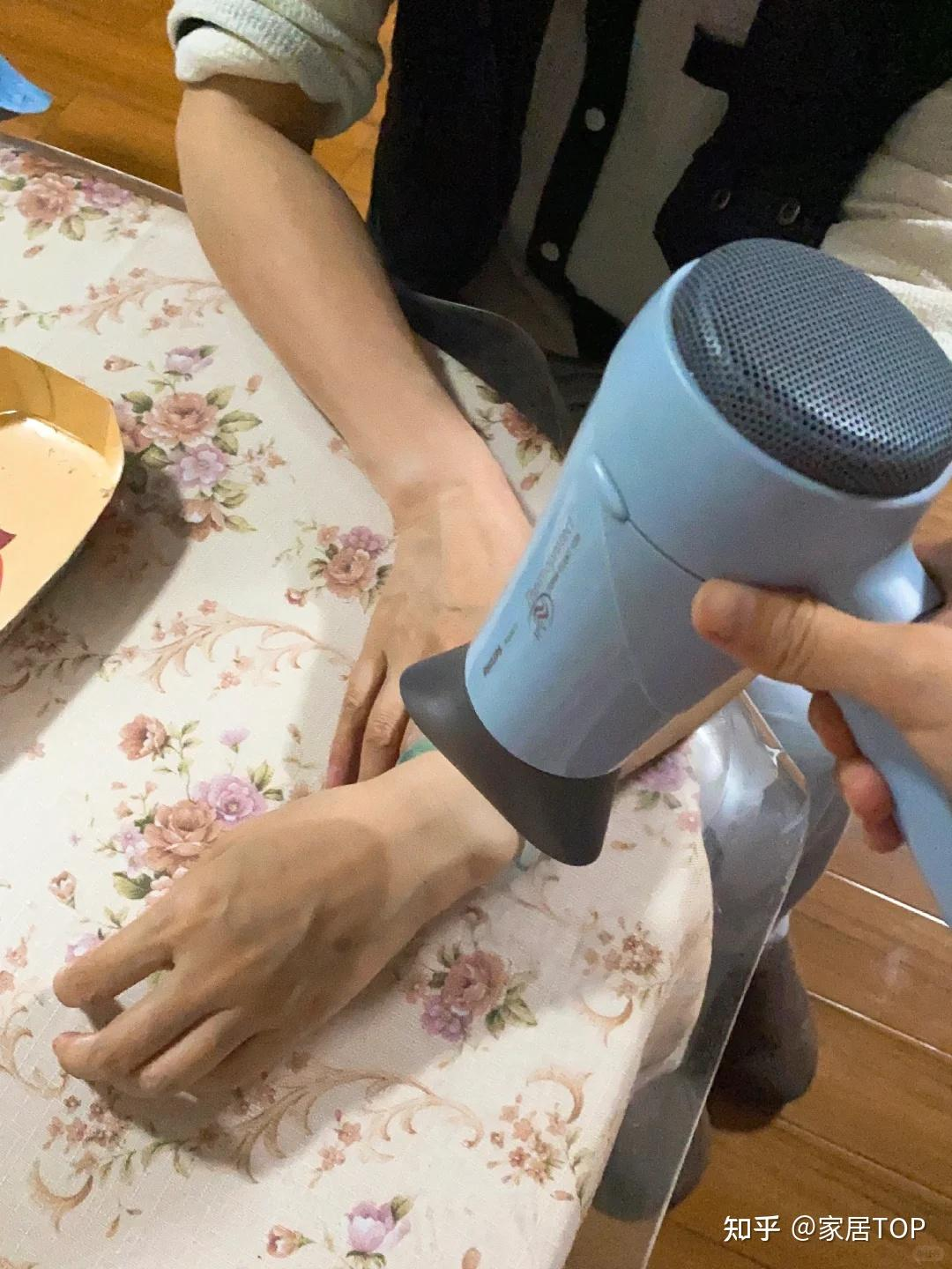 Dùng máy sấy tóc theo 7 cách “thần kỳ” này, chị em sẽ bất ngờ vì tiết kiệm được khối tiền- Ảnh 8.