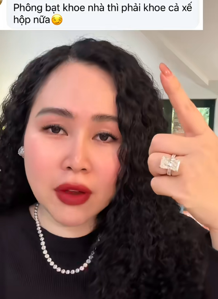 "Diễn viên lùn nhất Việt Nam" bị đá xéo vì chăm chăm khoe của: "Có tuổi rồi nên tôi ít phông bạt lại!"- Ảnh 1.