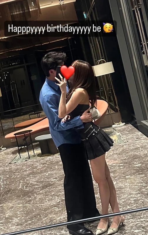 Tình cũ của hot boy VALORANT ngày càng "bén", tự tin khoe vóc dáng với phong cách hờ hững- Ảnh 1.