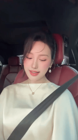 Tiểu thư Doãn Hải My "lên đồ" sang chảnh, xinh như hoa hậu, khí chất khác hẳn lúc cặm cụi rửa bát ở quê chồng- Ảnh 1.