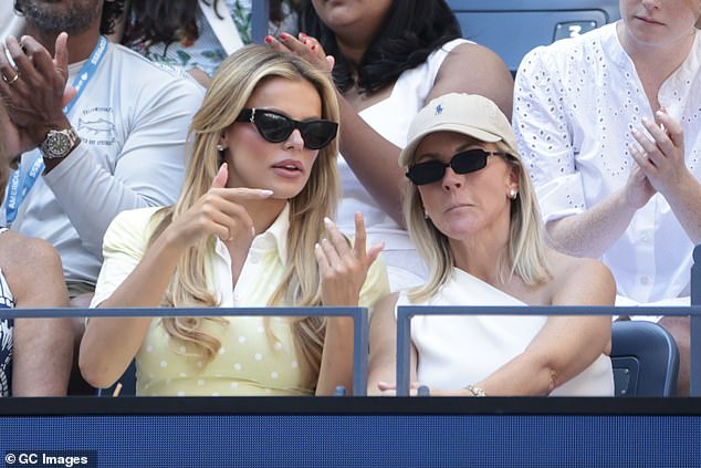 Drama tình ái bí ẩn nhất làng tennis, nữ người mẫu vướng tin đồn hẹn hò với cả hai tay vợt nổi tiếng thế giới- Ảnh 2.