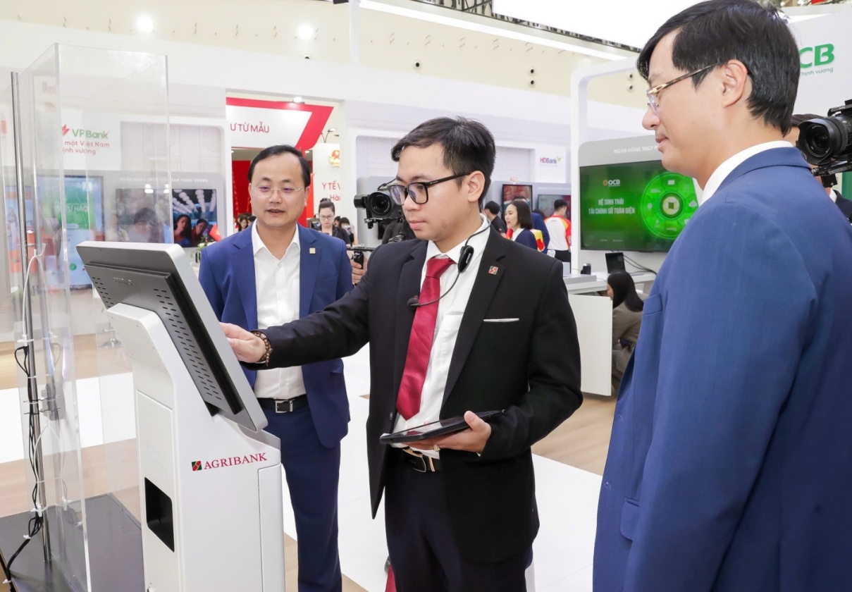 Agribank tiến tới phủ sóng Giải pháp Quầy giao dịch thông minh- Ảnh 2.