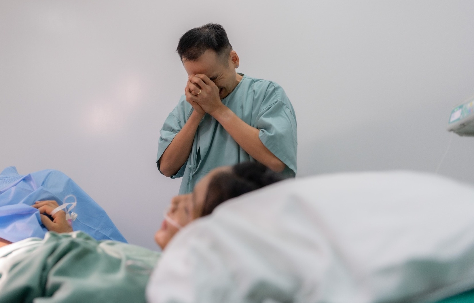 Hoa hậu H'Hen Niê sinh con gái đầu lòng, chồng "khóc như mưa" trong phòng sinh- Ảnh 3. Hoa hậu H'Hen Niê sinh con gái đầu lòng, chồng "khóc như mưa" trong phòng sinh- Ảnh 3.