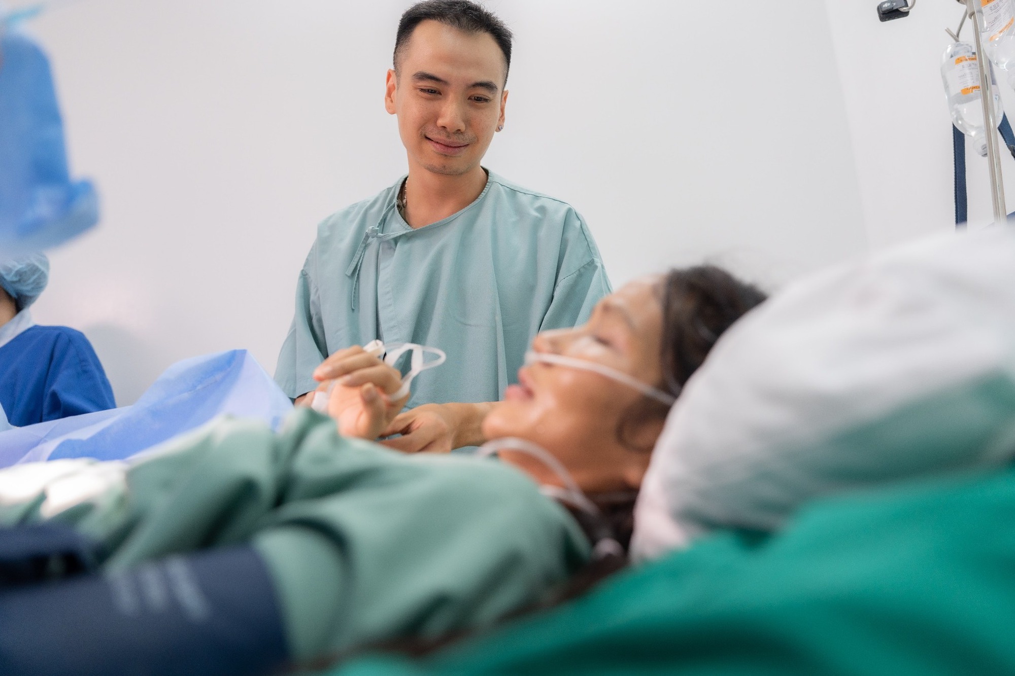 Hoa hậu H'Hen Niê sinh con gái đầu lòng, chồng "khóc như mưa" trong phòng sinh- Ảnh 2. Hoa hậu H'Hen Niê sinh con gái đầu lòng, chồng "khóc như mưa" trong phòng sinh- Ảnh 2.