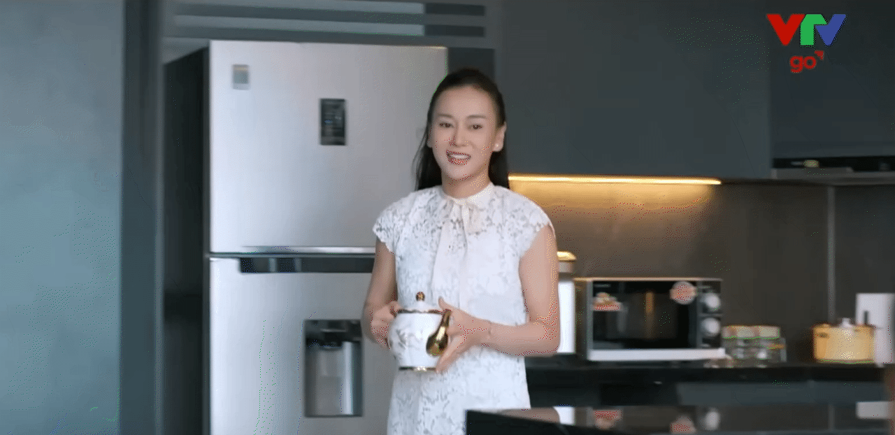 Hóa ra Phương Oanh cũng diện "đồ cũ" vào phim, có cả mẫu váy cô mặc khi đang mang bầu cặp song sinh- Ảnh 6.