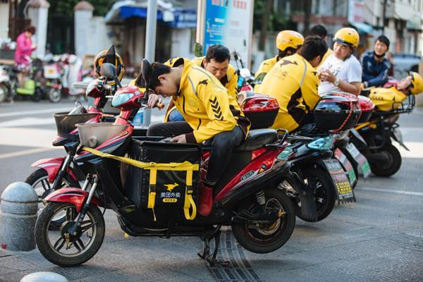 Tự làm tròn 1.000 đồng trong tiền đơn hàng, shipper bị mắng xối xả, phạt 1 triệu: "Làm việc thì phải có lương tâm"- Ảnh 2.