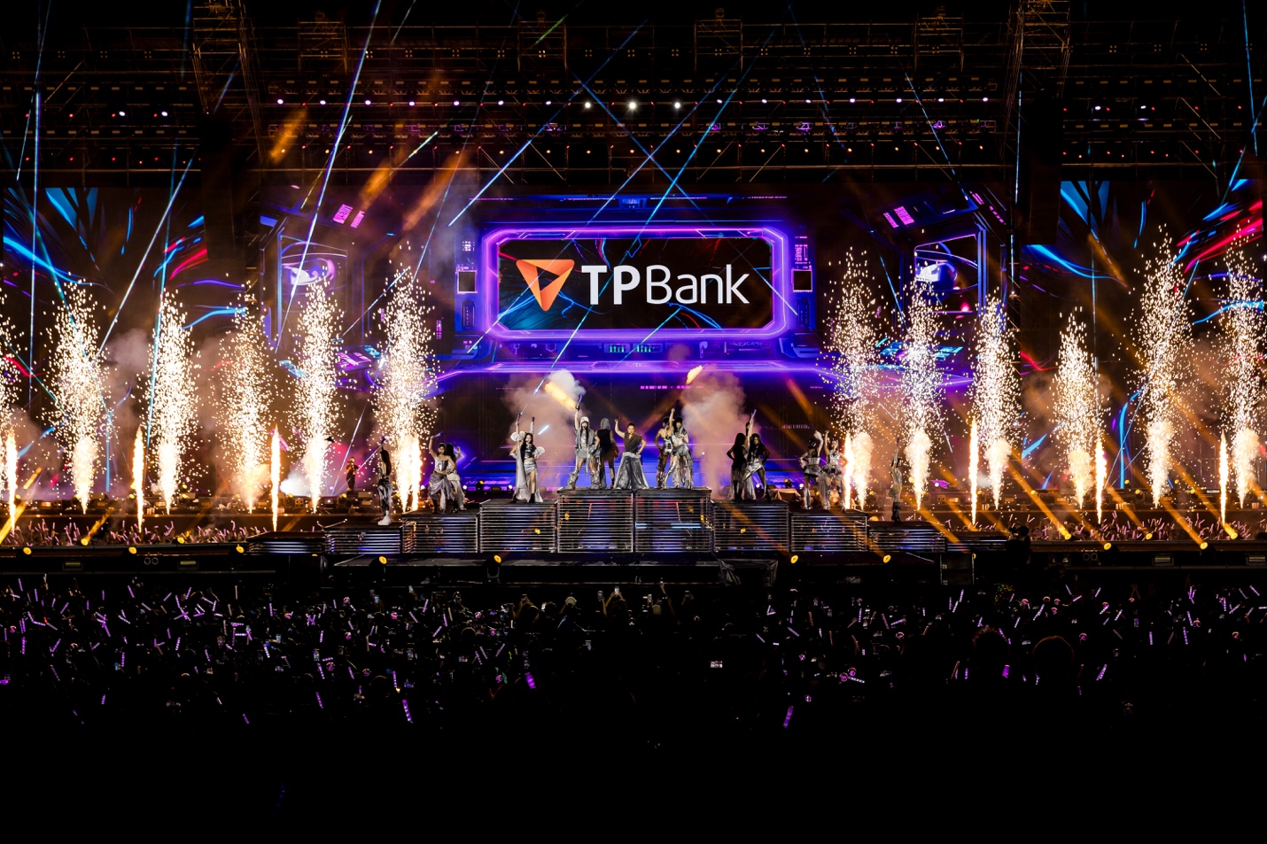 “Kim chủ” tâm lý nhất mùa concert gọi tên TPBank- Ảnh 1. “Kim chủ” tâm lý nhất mùa concert gọi tên TPBank- Ảnh 1.