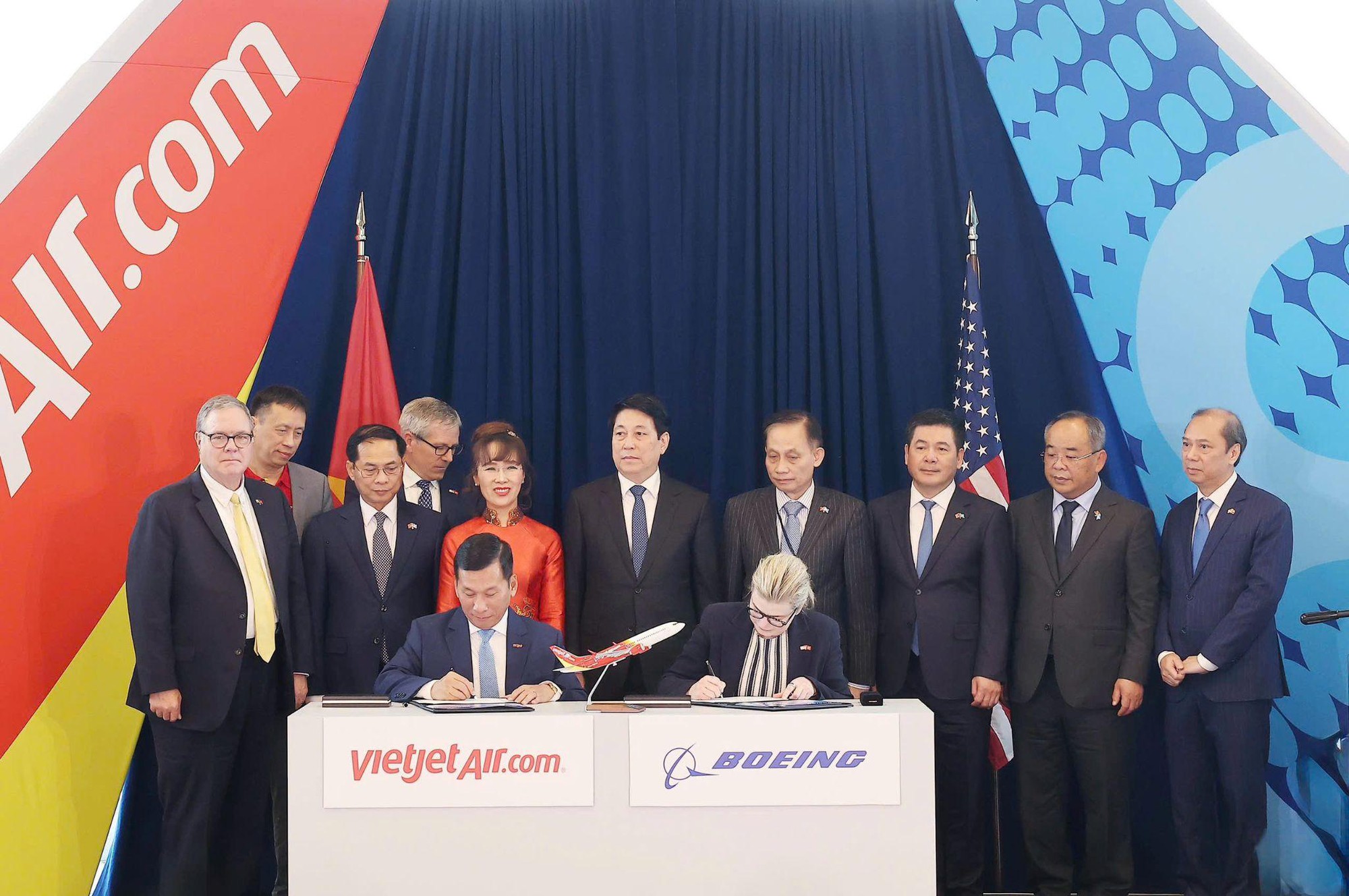 Chủ tịch nước chứng kiến Vietjet nhận bàn giao tàu bay Boeing đầu tiên- Ảnh 6.