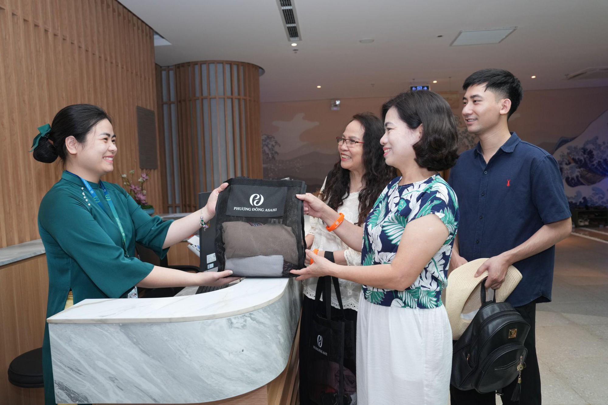 Đưa cha mẹ đi học: Mô hình bán trú “chống cô đơn” tuổi già- Ảnh 1.