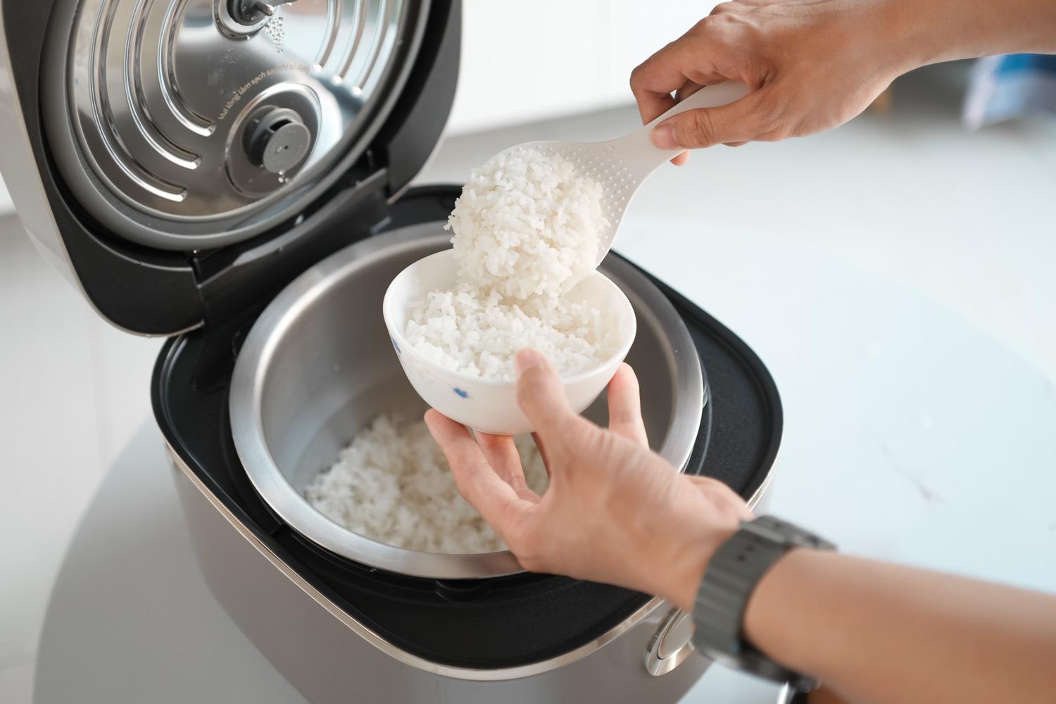 Dùng thử nồi cơm điện tử chống dính tự nhiên Joyoung JNRC-502: Nấu nhanh, đa dụng, đáng có trong căn bếp hiện đại- Ảnh 4.