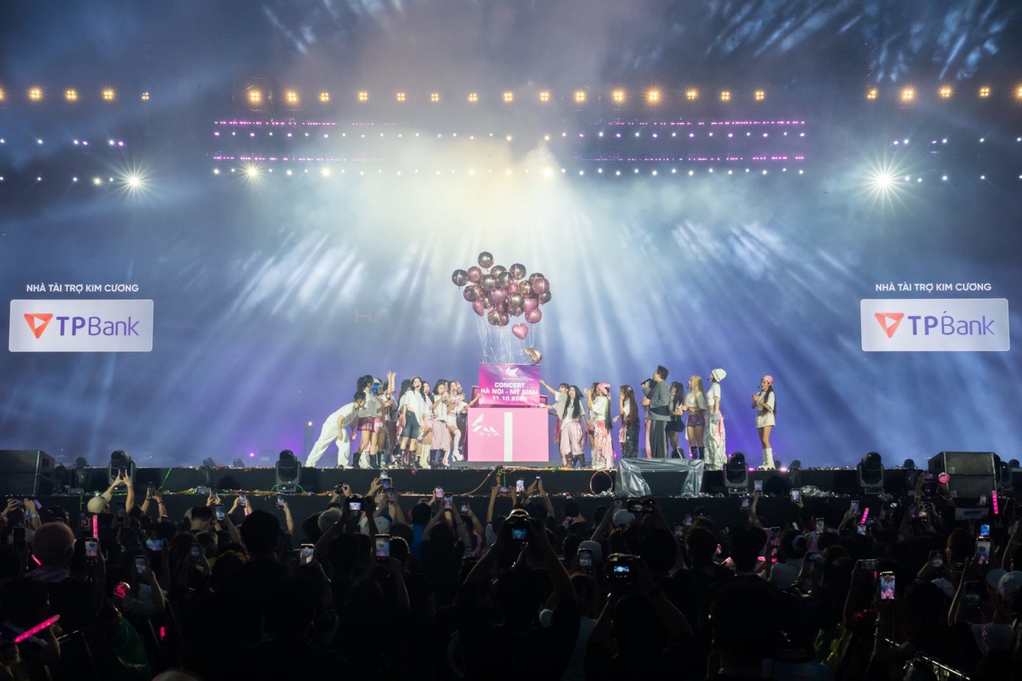 “Kim chủ” tâm lý nhất mùa concert gọi tên TPBank- Ảnh 5. “Kim chủ” tâm lý nhất mùa concert gọi tên TPBank- Ảnh 5.
