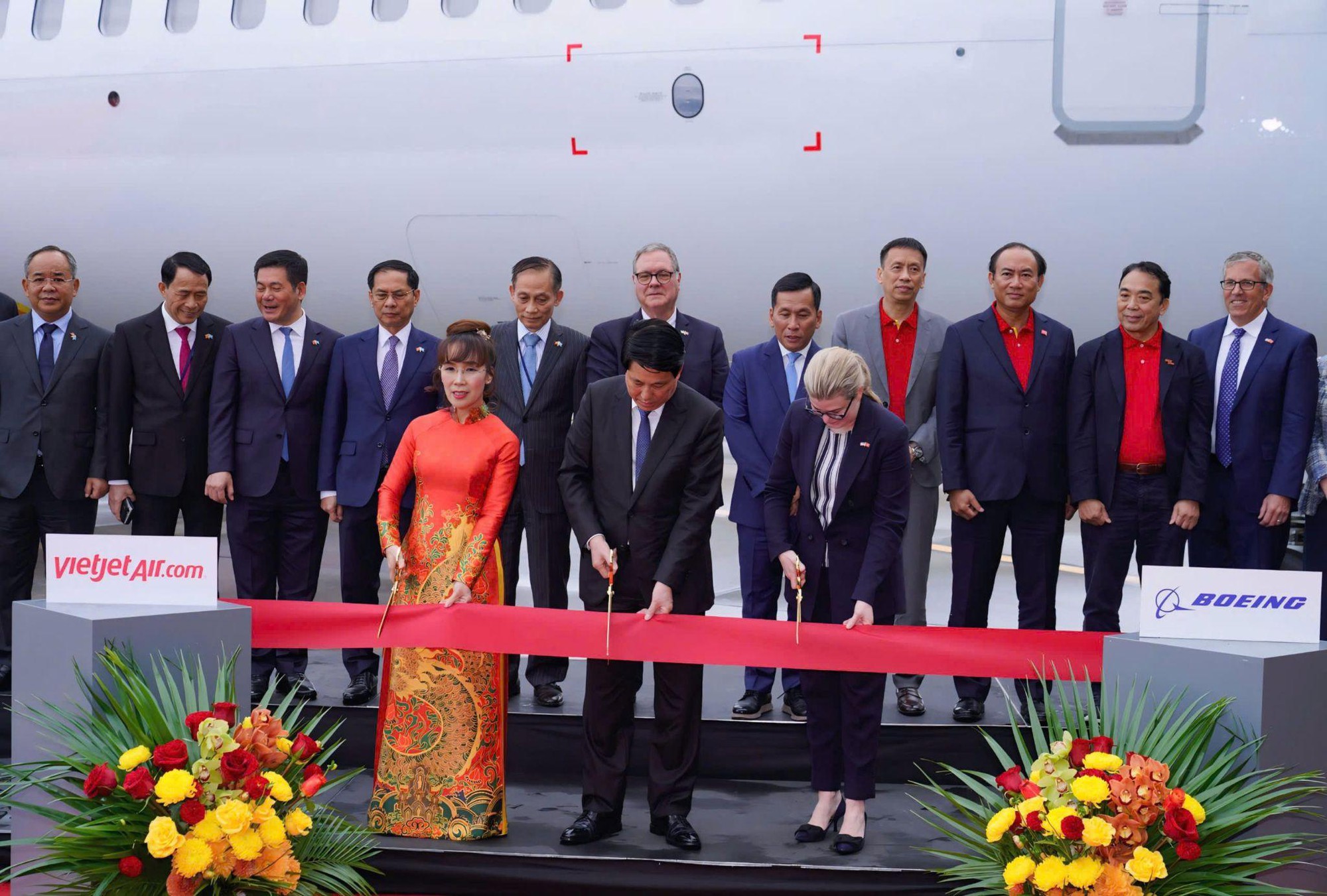 Chủ tịch nước chứng kiến Vietjet nhận bàn giao tàu bay Boeing đầu tiên- Ảnh 8.
