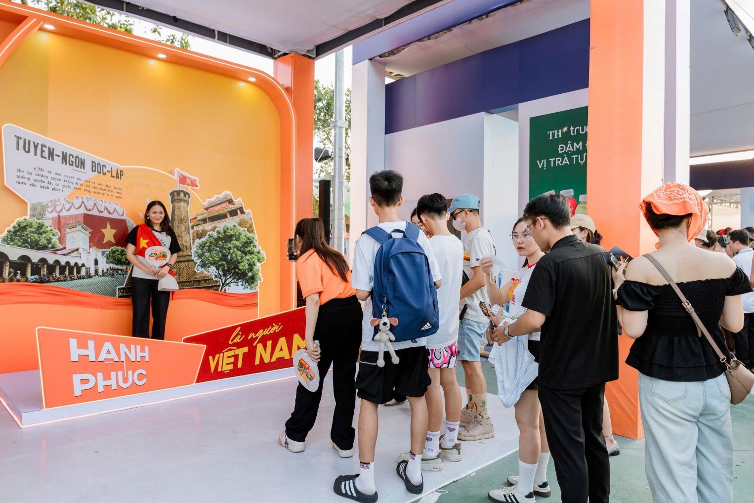 Đêm nhạc V Fest siêu “cháy”, điểm hẹn “sống ảo” từ SHB cũng “chất” không kém- Ảnh 2.