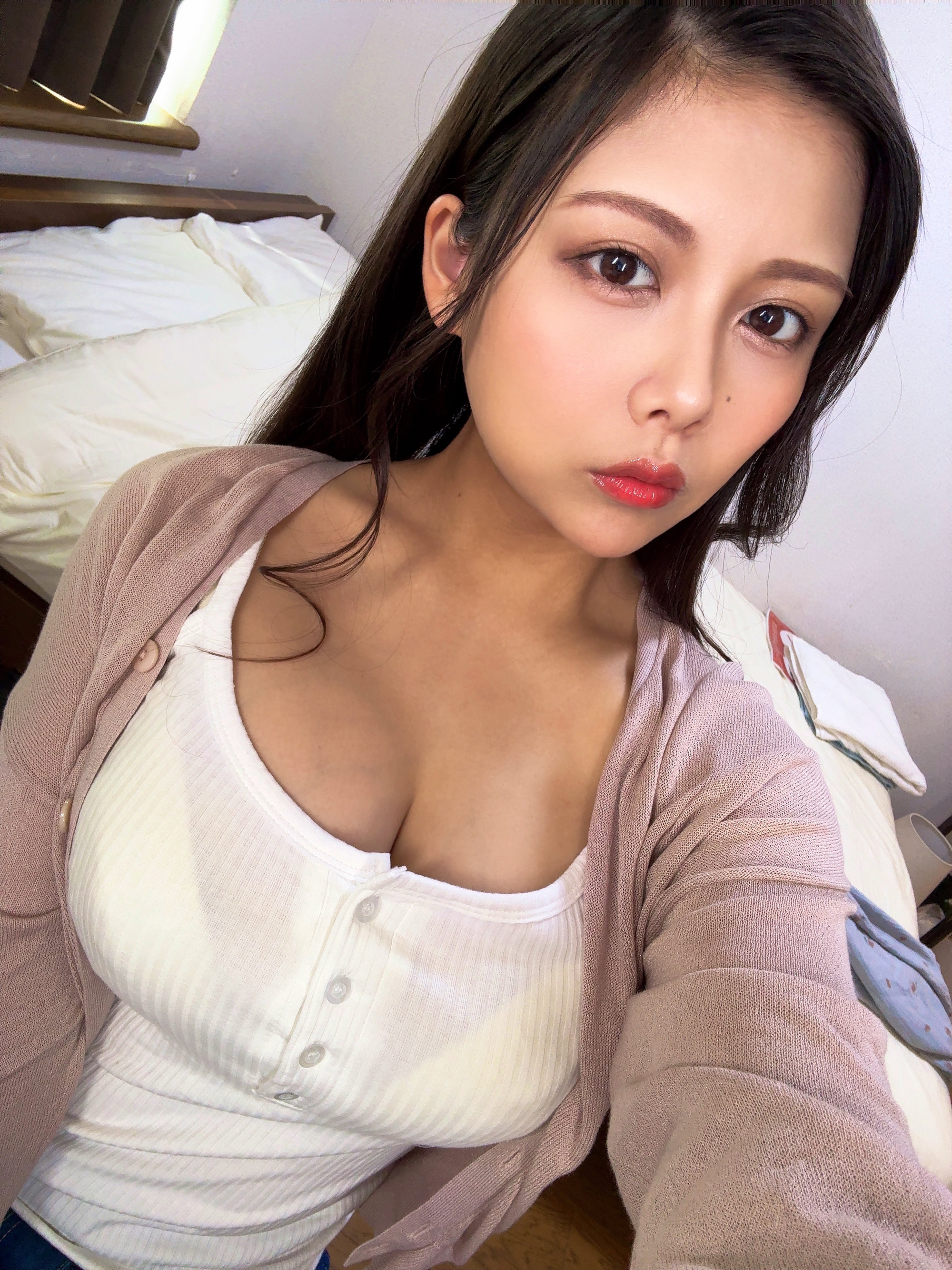 photo-1758599881545