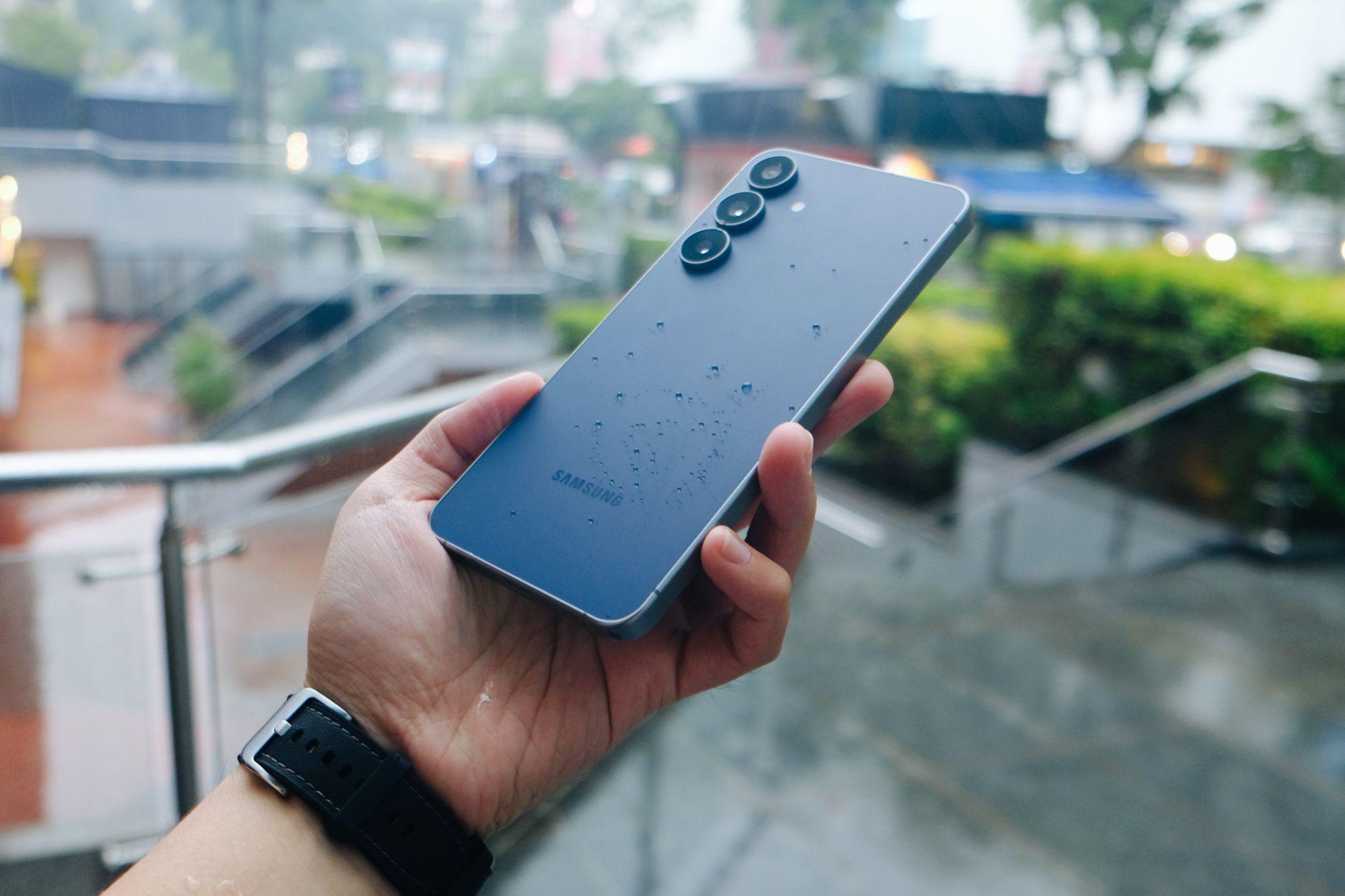 Một ngày khám phá Hà Nội cùng Galaxy S25 FE – và bạn sẽ tự hỏi: smartphone khác liệu có làm được- Ảnh 3.