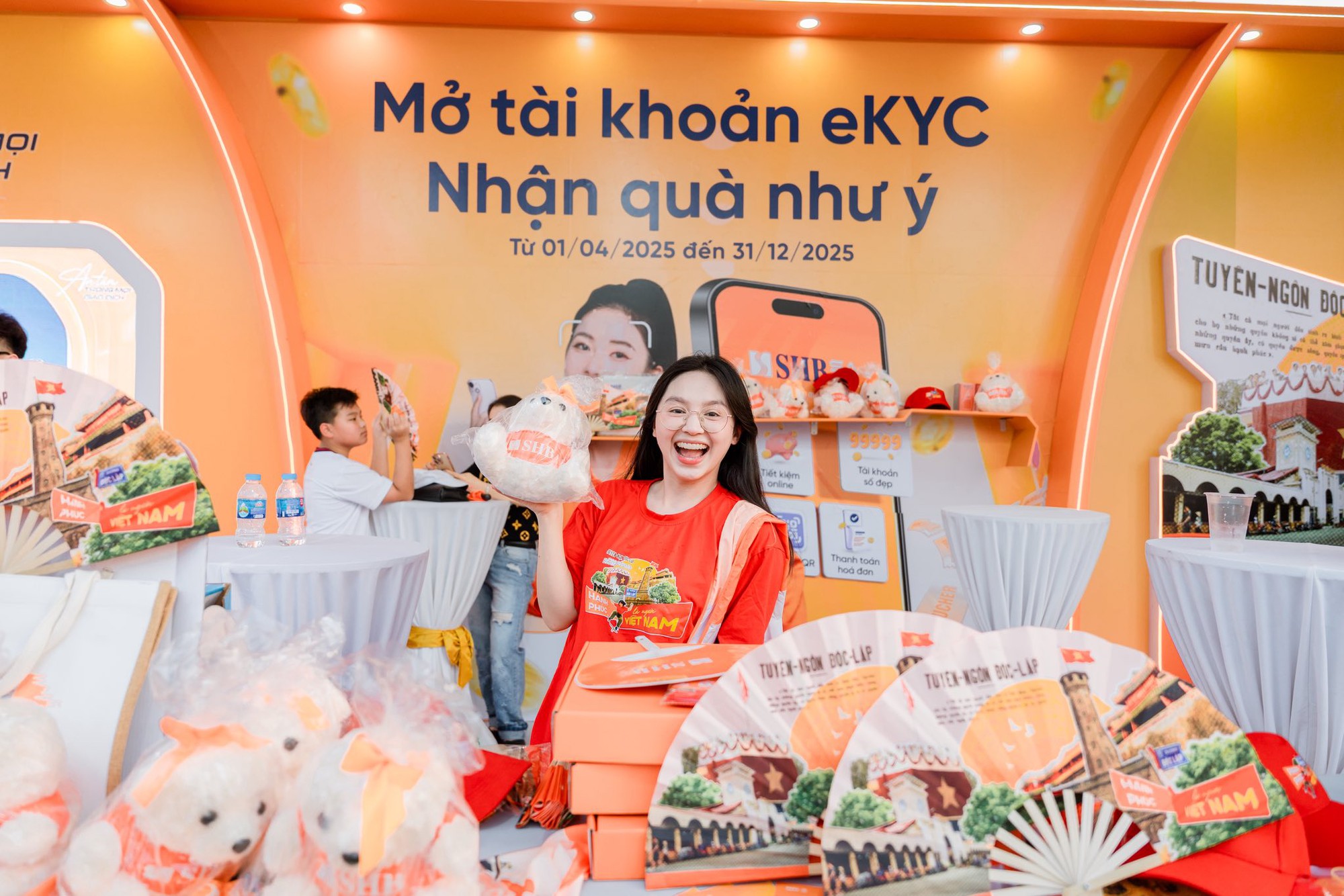 Đêm nhạc V Fest siêu “cháy”, điểm hẹn “sống ảo” từ SHB cũng “chất” không kém- Ảnh 4.
