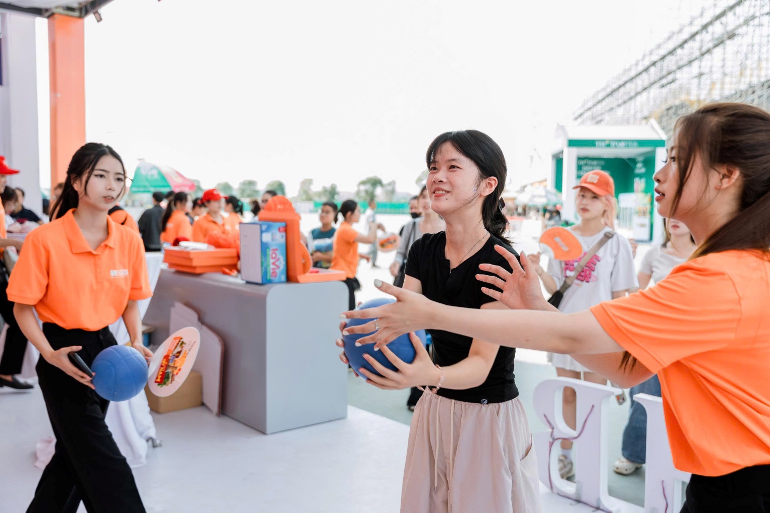 Đêm nhạc V Fest siêu “cháy”, điểm hẹn “sống ảo” từ SHB cũng “chất” không kém- Ảnh 8.