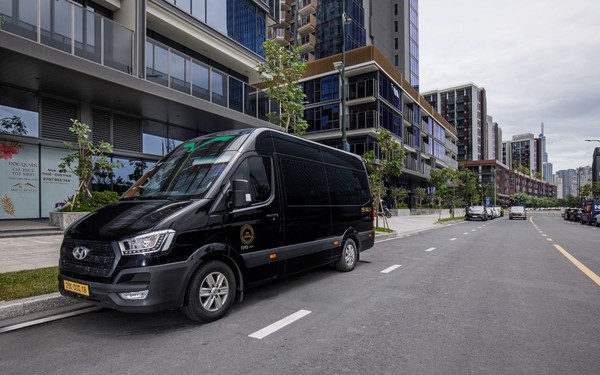 Xu hướng du lịch phong cách với limousine độc bản- Ảnh 1.