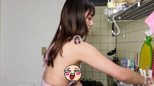Mặc đồ gợi cảm lên sóng làm nội dung, nữ YouTuber nhận muôn vàn chỉ trích, CĐM tố "câu view"- Ảnh 4.