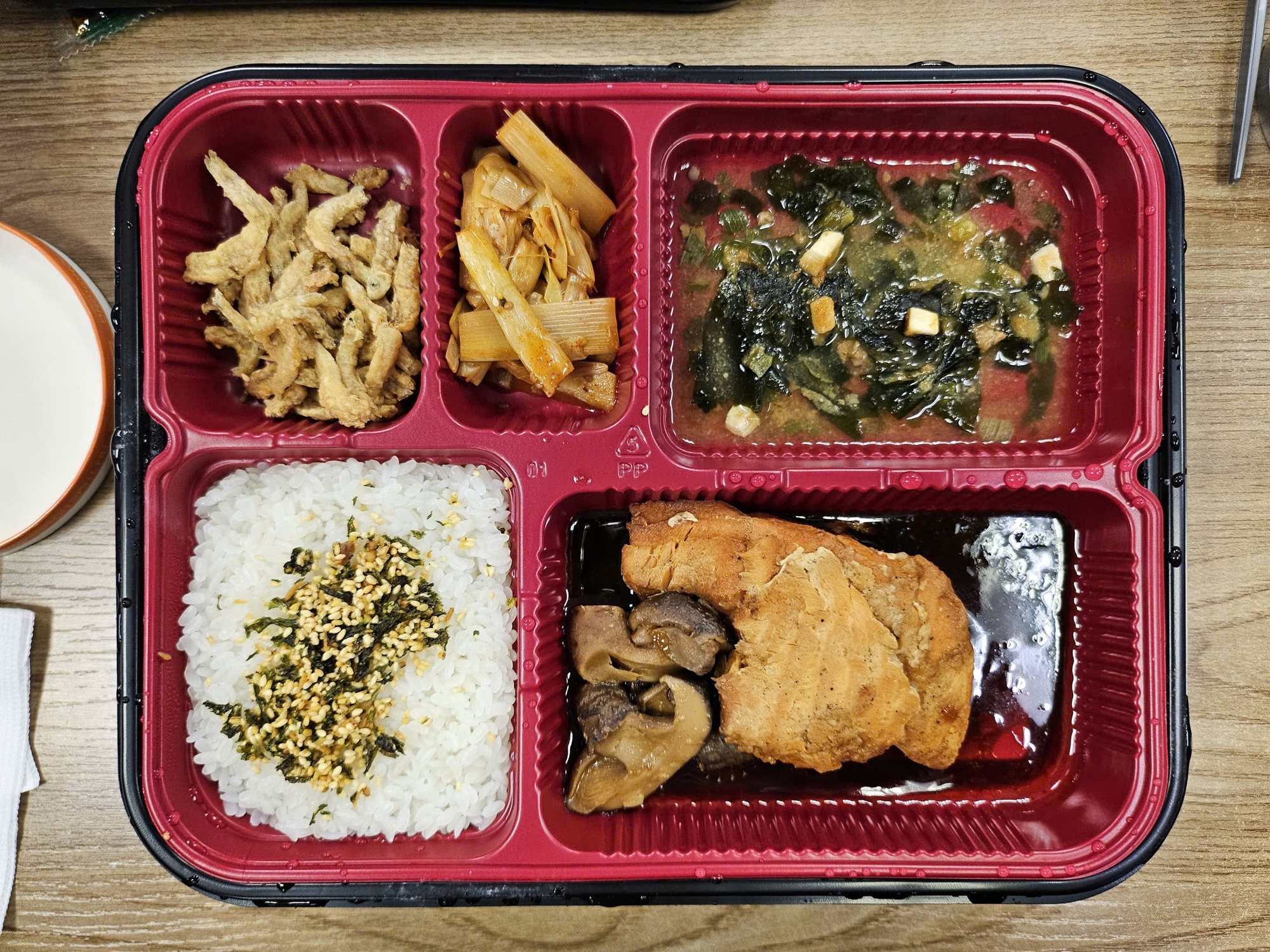Tôi chưa bao giờ nghi ngờ về sức ăn của mình, cho tới khi vấp phải hộp cơm tự chín của Omachi- Ảnh 5.