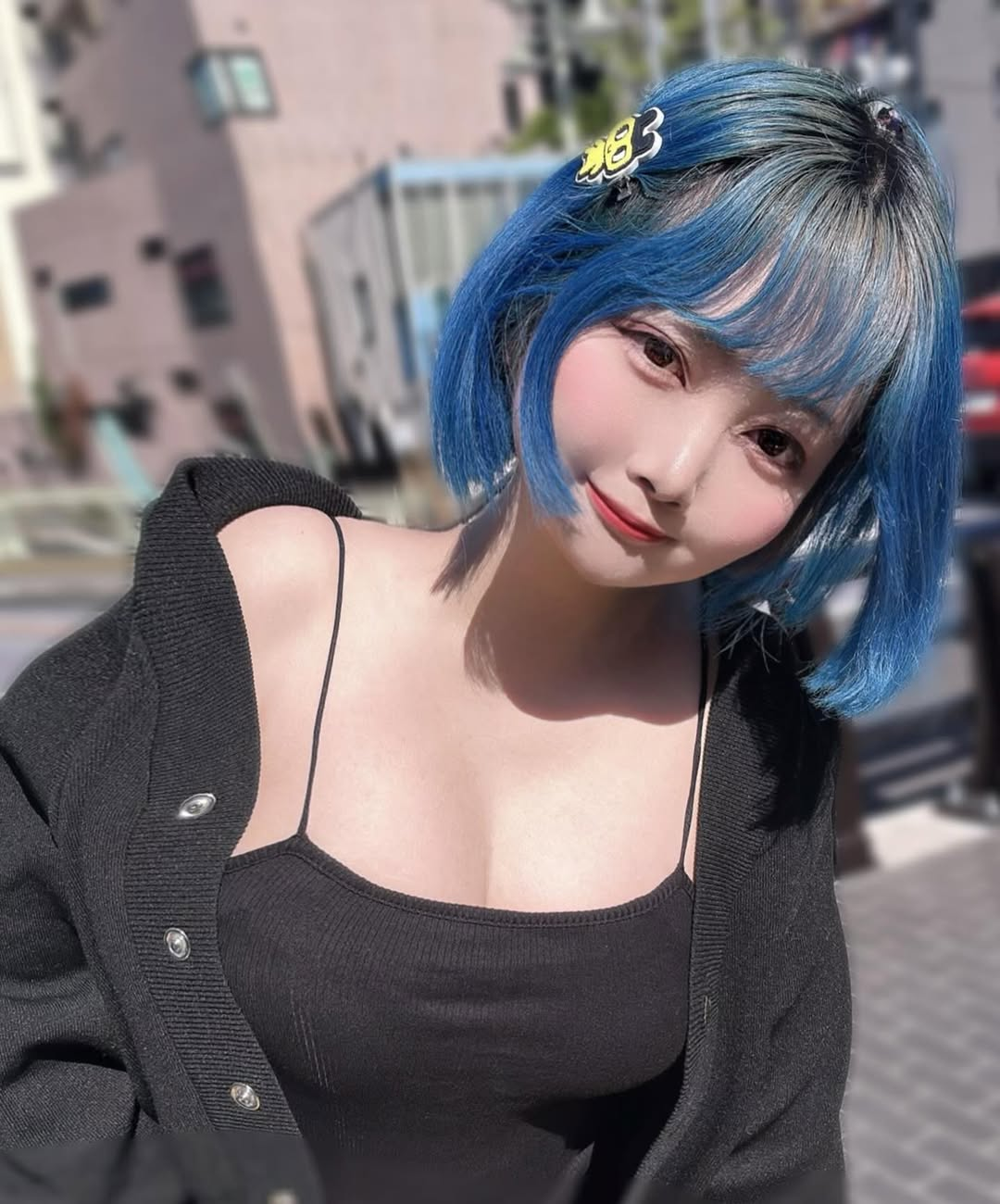 photo-1758702620230
