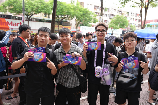 Săn vé “Yamaha PHIÊU Concert” gây sốt: Fan Yamaha camp xuyên đêm, giới trẻ háo hức chờ đại tiệc 70 năm- Ảnh 4.